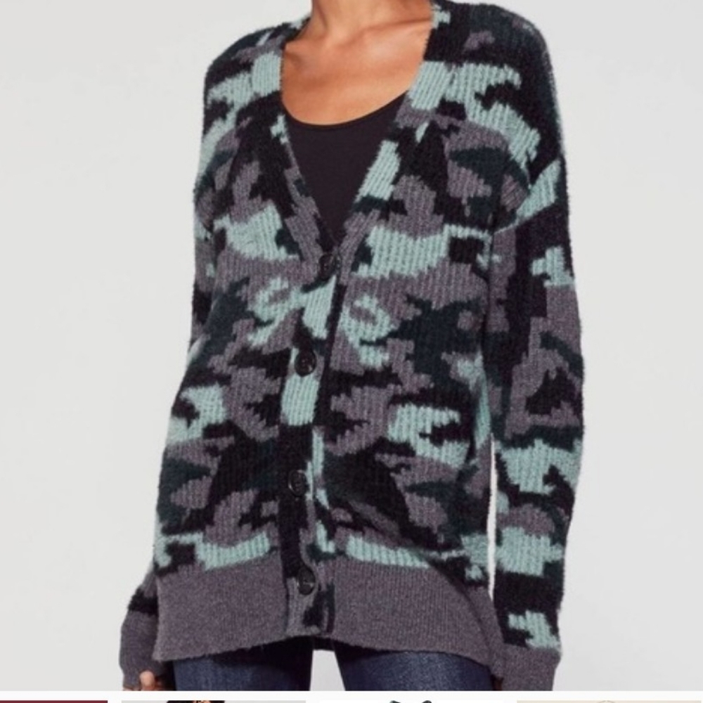 Beautiful vince camuto camouflage cardigan